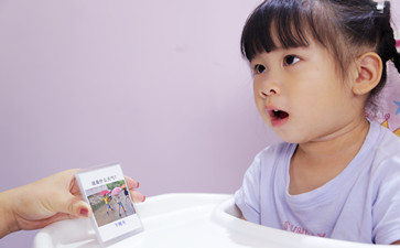 孩子講話晚要怎么訓練？