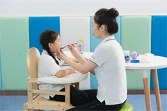 孩子口吃如何糾正？家長該如何應(yīng)對(duì)？